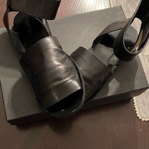 Vince Black le Sadie Sandals